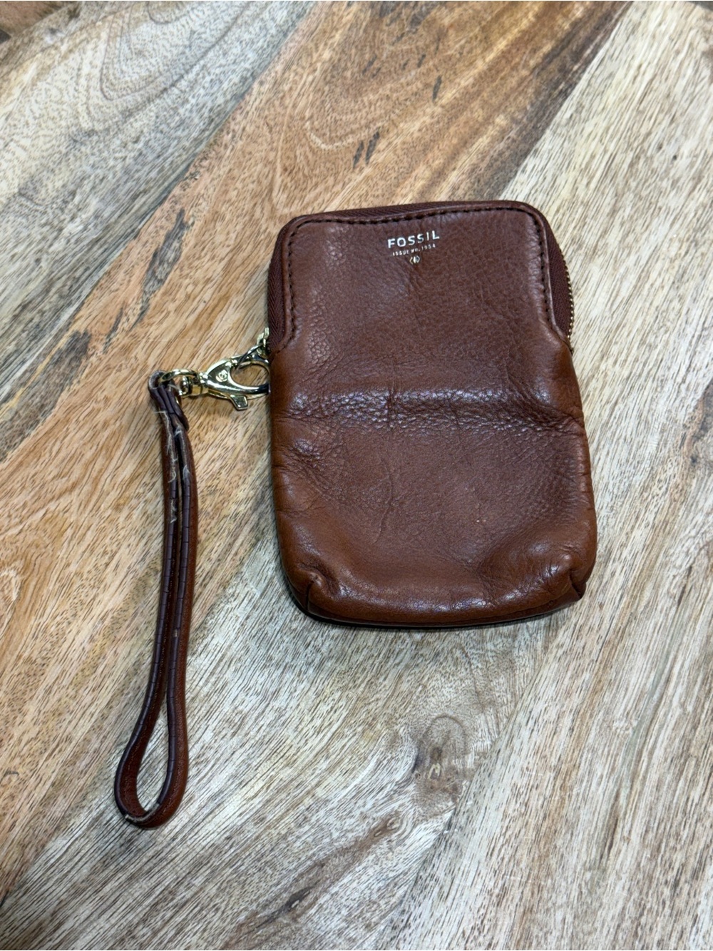 Cigarette Pack Wristlet Fossil Leather Card Wallet
Description: